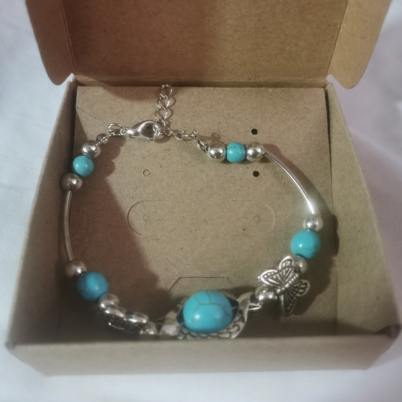 Silver butterfly and tourquise beads bracelet - Picture 2 of 7